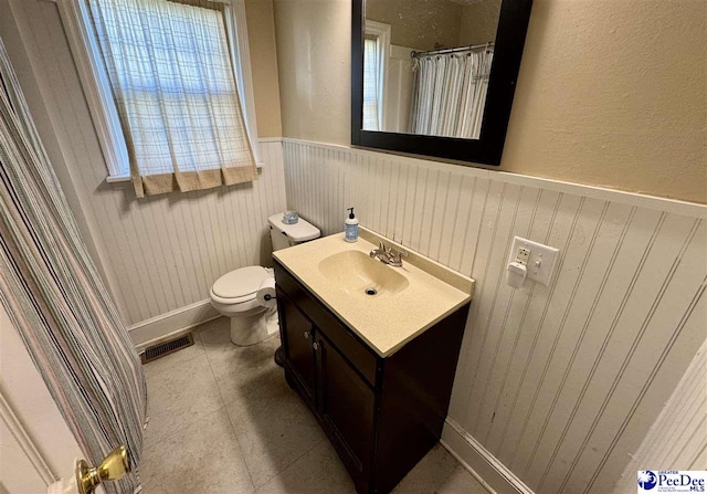 66 Victory Dr, Cheraw, SC 29520 - bathroom with vanity, toilet, a shower with curtain, a wainscoted wall, and a textured wall