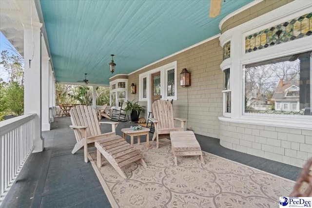 view of patio with ceiling fan and covered porch