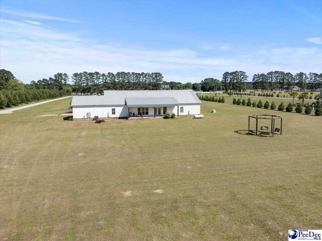 back of house featuring a lawn