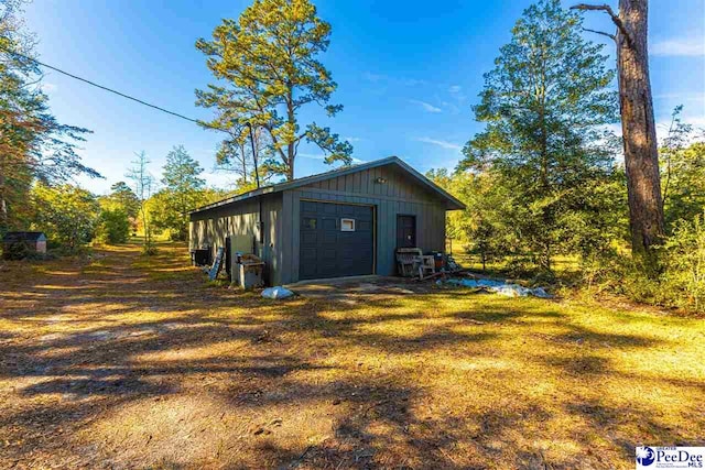 634 Georgetown Rd, Darlington, SC 29532 - view of outdoor structure with a garage and a lawn