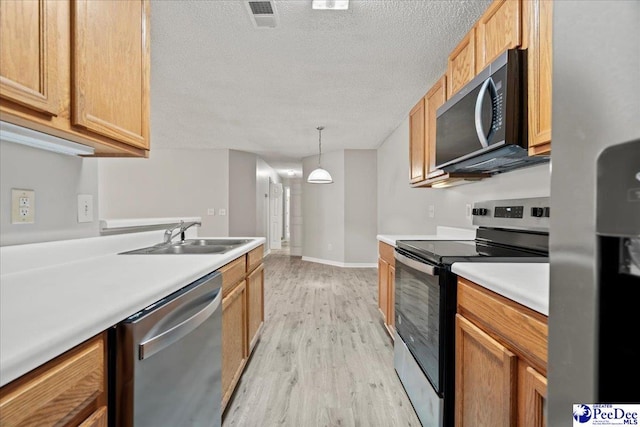 2125-D Sanderling Dr, Florence, SC 29505 - kitchen featuring a sink, stainless steel appliances, light wood-type flooring, visible vents, and light countertops