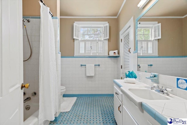 full bathroom with shower / bath combination with curtain, plenty of natural light, toilet, and tile walls