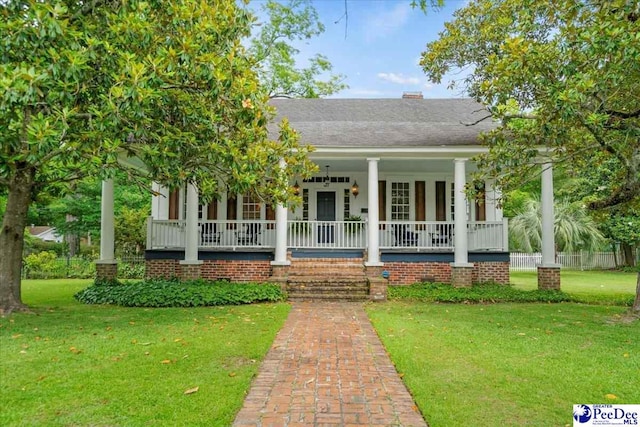 view of front of house with a porch and a front yard