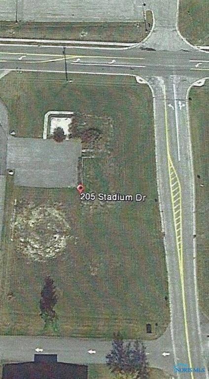 205 Stadium Dr, Defiance, OH 43512 - photo 2