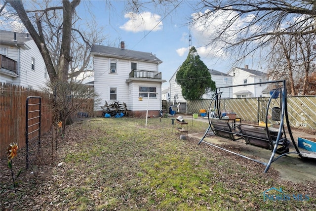 view of yard featuring a balcony