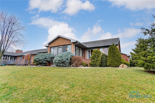 view of front of home with a front lawn