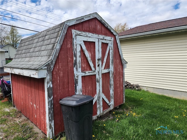 view of shed / structure