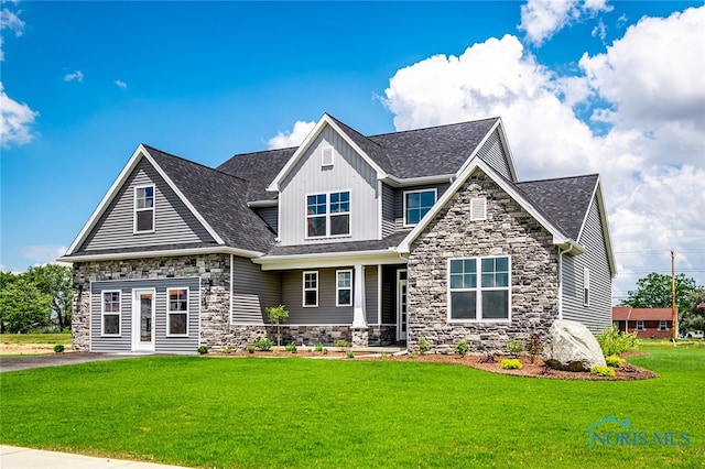 craftsman-style home featuring a front lawn