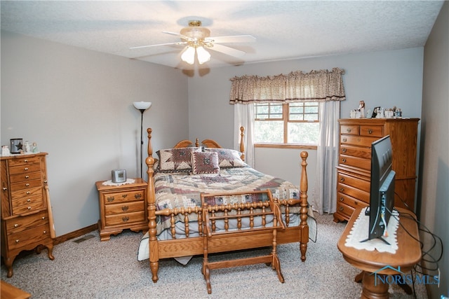 bedroom featuring carpet flooring, a textured ceiling, and ceiling fan