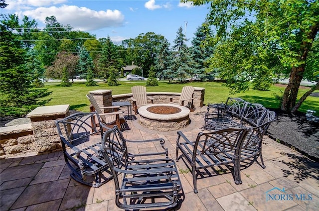 view of patio featuring a fire pit