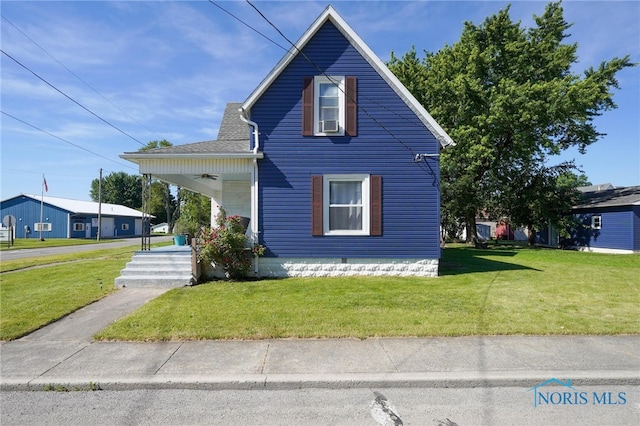 view of front of home featuring a front yard