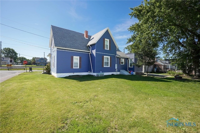 back of house featuring a lawn