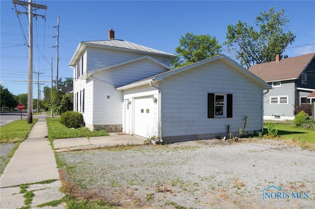 view of front facade with a garage