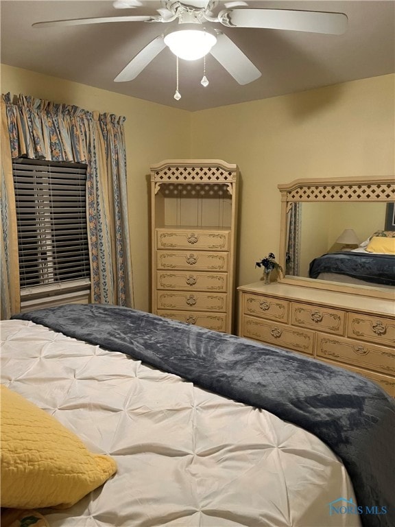 bedroom with ceiling fan