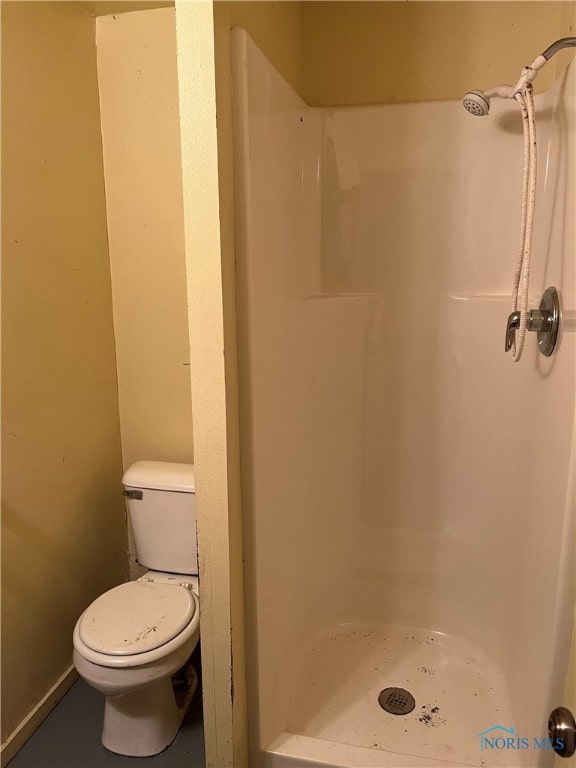 bathroom featuring toilet and a shower