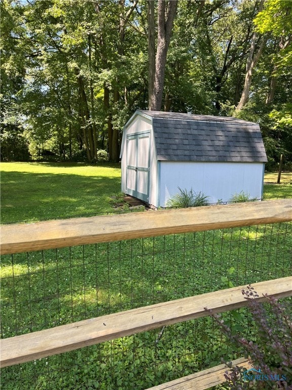 view of outdoor structure featuring a yard