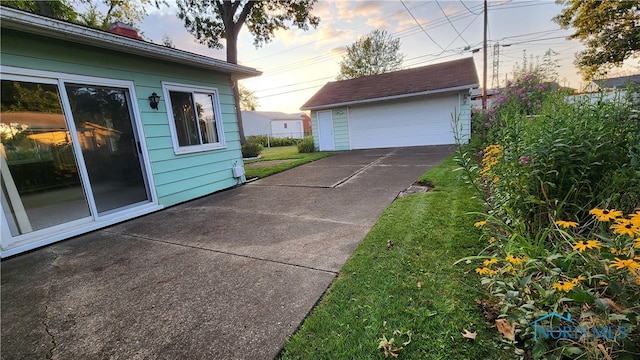 exterior space featuring a lawn