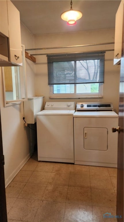 washroom featuring cabinets and washing machine and clothes dryer