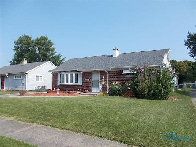 view of front of house featuring a front yard