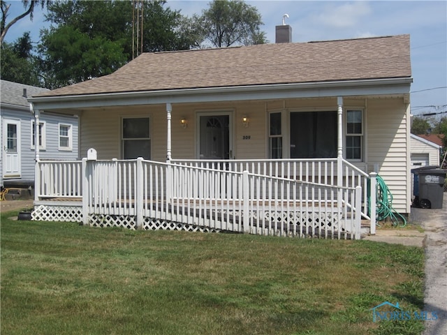 view of front facade with a porch and a front lawn