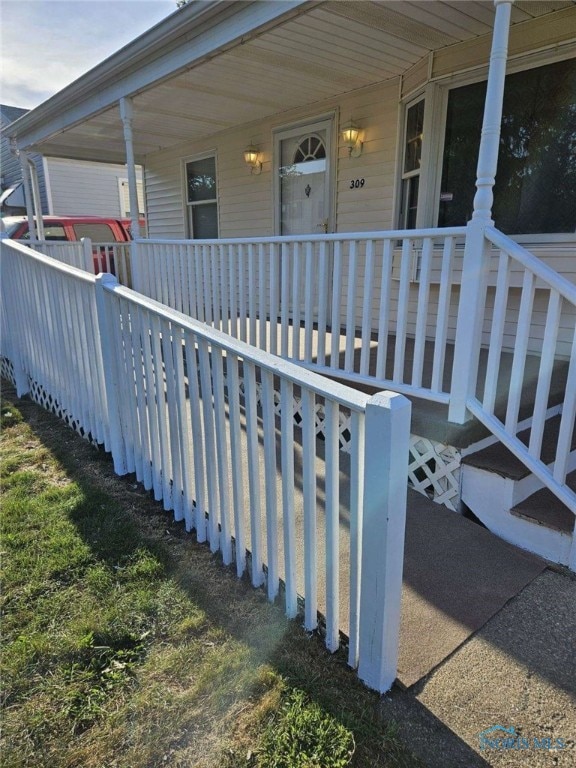 property entrance featuring a porch