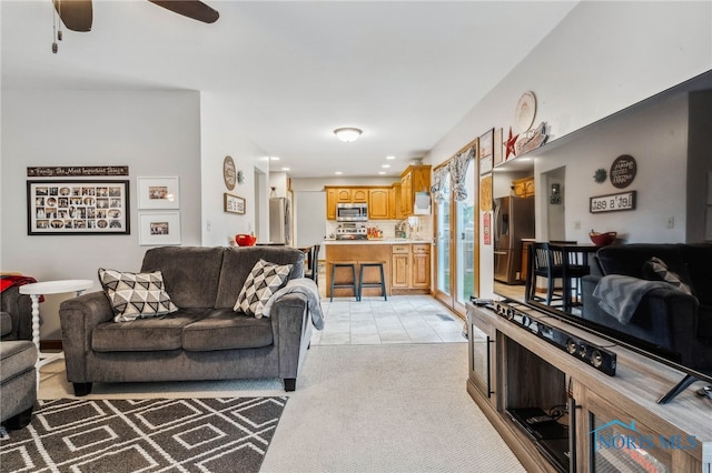 carpeted living room featuring ceiling fan