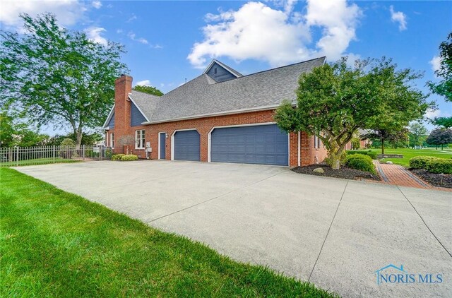 view of front of property featuring a garage and a front yard