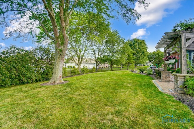 view of yard featuring a pergola