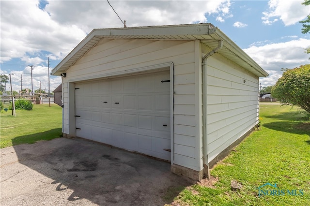 garage featuring a lawn