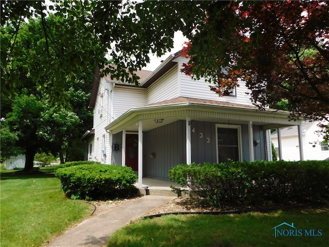 view of front of home featuring a front lawn and covered porch