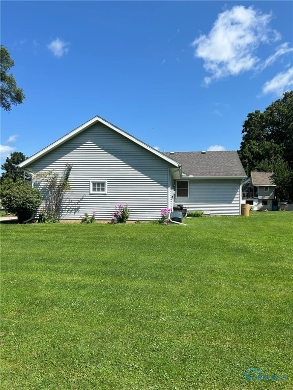 view of side of property featuring a yard