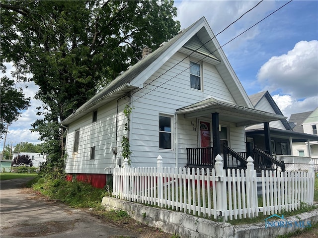 bungalow-style house with covered porch