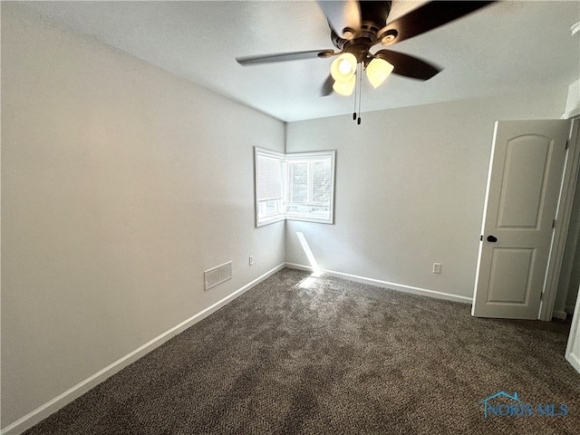 unfurnished room with carpet flooring and ceiling fan