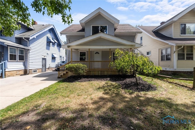 view of front facade featuring covered porch and a front yard