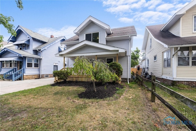 view of front of house featuring a front yard