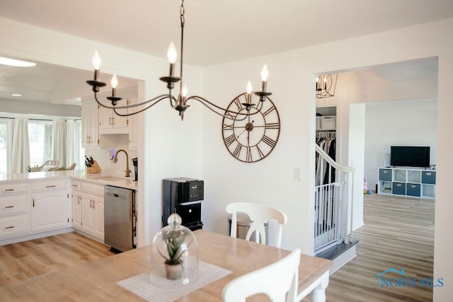 dining area with sink and light hardwood / wood-style floors