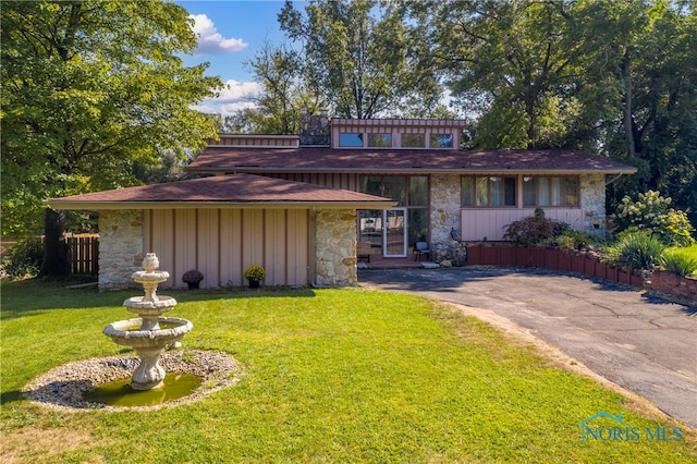 view of front of home with a front yard