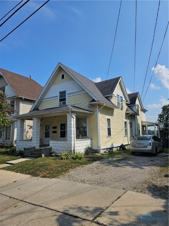 view of front of property