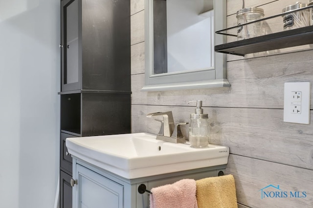 bathroom with vanity and tasteful backsplash