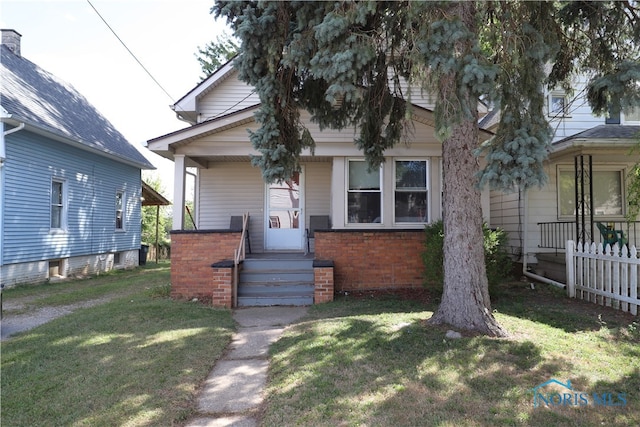 view of front of property with a front lawn