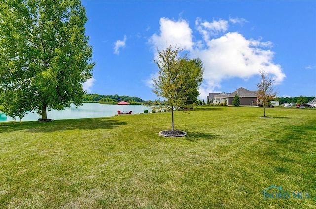 view of yard featuring a water view