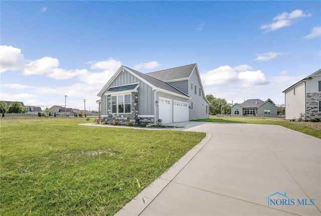 view of front of property featuring a garage and a front yard