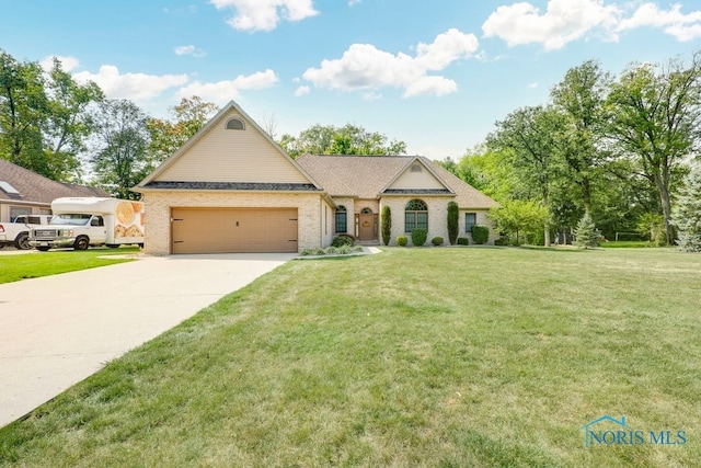 view of front facade featuring a garage and a front lawn