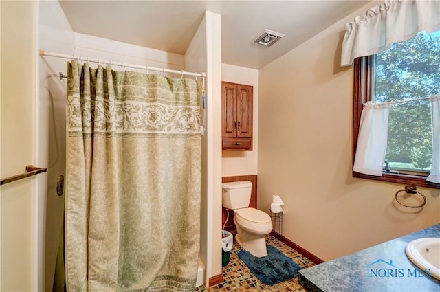 9740 Maumee Western Rd, Monclova, OH 43542 - full bathroom with curtained shower, visible vents, a sink, and toilet