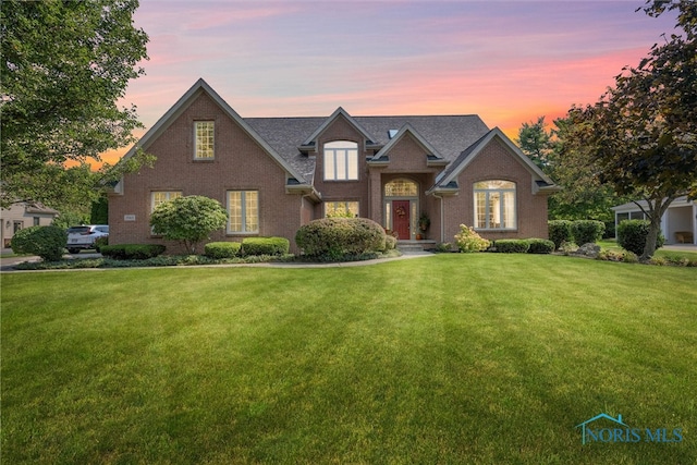 view of front of property with a lawn