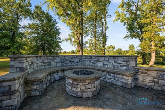 view of patio featuring an outdoor fire pit