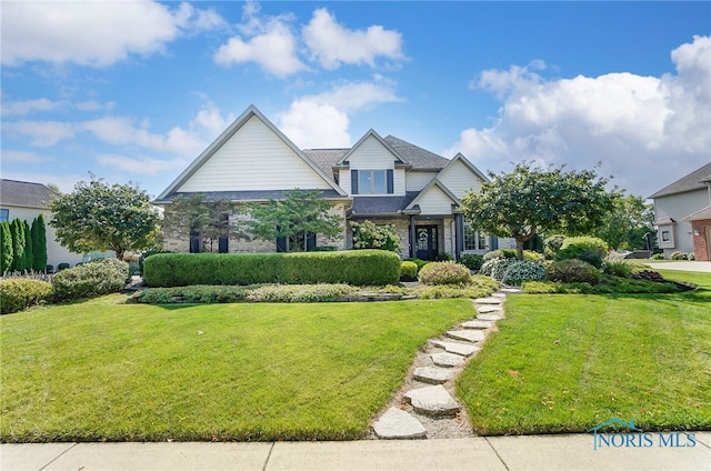 view of front of home featuring a front yard