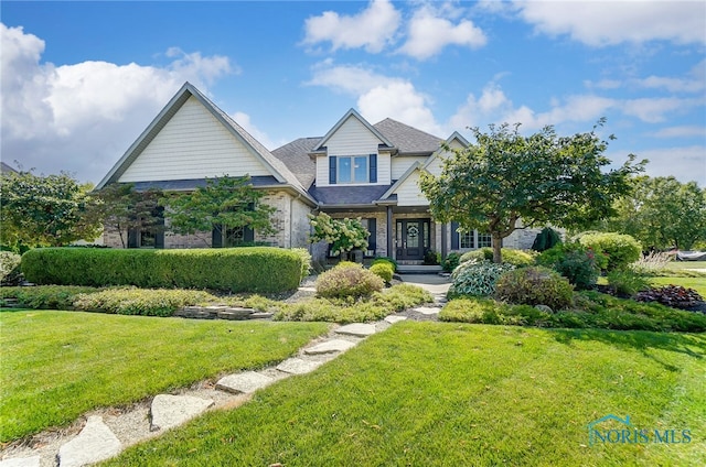 view of front of property with a front yard