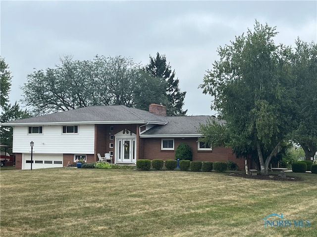 view of front of house with a front lawn