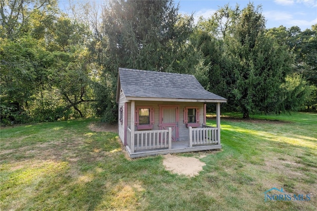 view of outbuilding featuring a yard